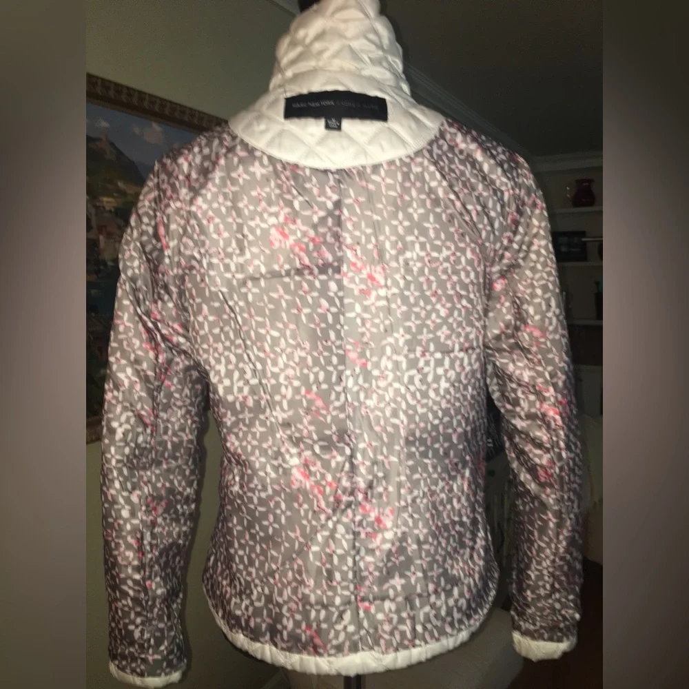 Marc New York Andrew Marc White Quilted Puffer Jacket in Size Medium. - Picture 7 of 15